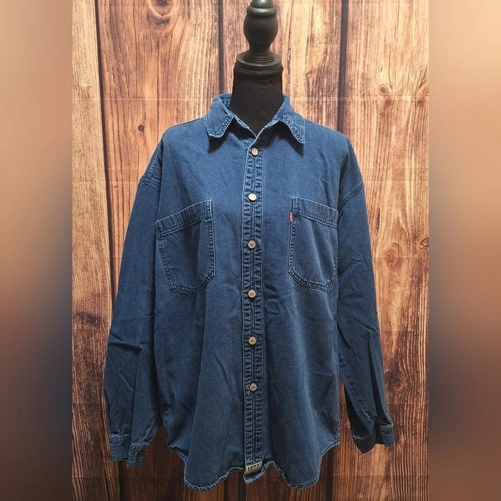Levi's Classic Denim Red Tag Vintage Button Up Mens Size Large.